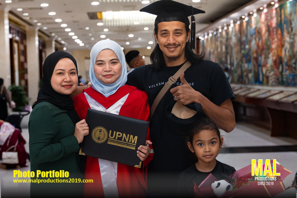 Gaduation Convocation PWTC Family Portfolio MAL 2019 -34.webp